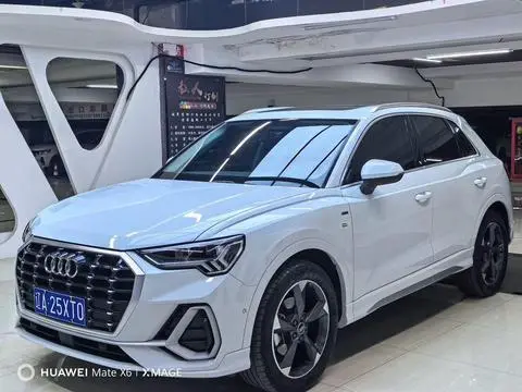 Audi Q3 2022 — фото 1