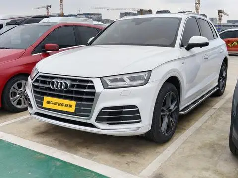 Audi Q5L 2020 — фото 1