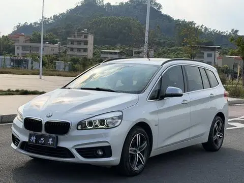 BMW 2 Series 多功能旅行车 2015