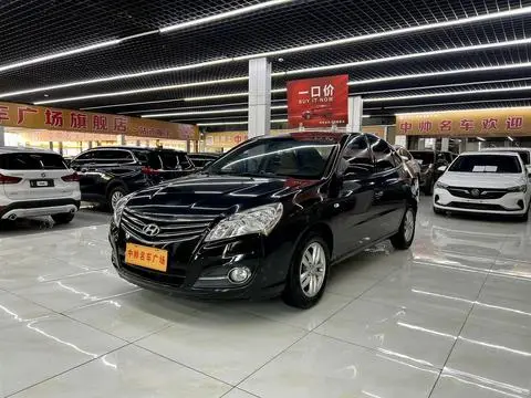 Hyundai 悦动 2015 — фото 1