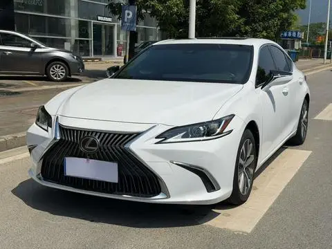 Lexus ES 2020