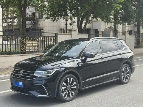Volkswagen Tiguan L 2022 — фото 1