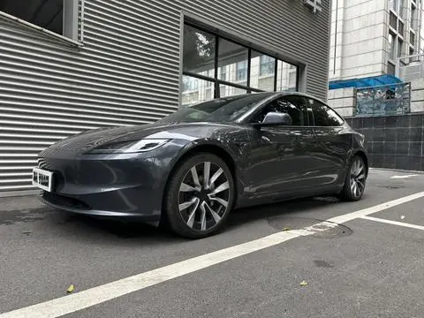 Tesla Model 3 2023 — фото 1
