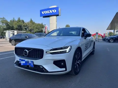 Volvo S60 2025
