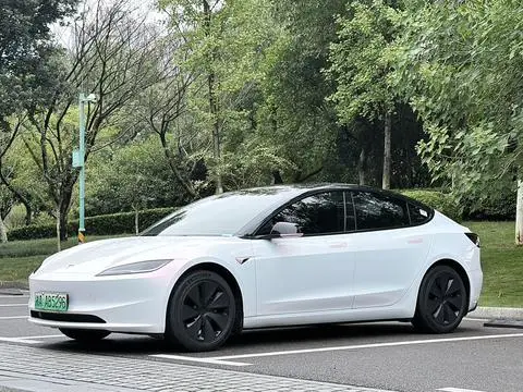 Tesla Model 3 2023 — фото 1