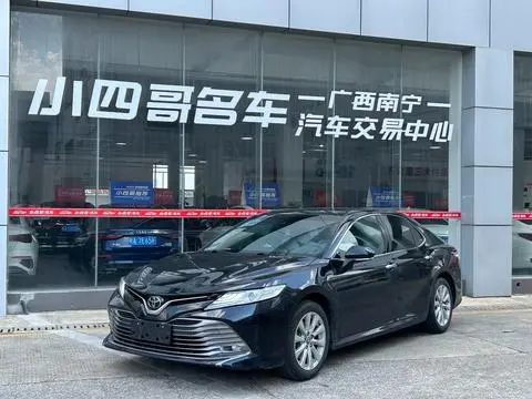 Toyota Camry 2018 — фото 1