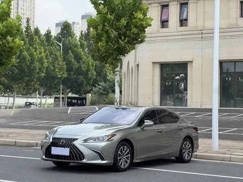 Lexus ES 2022