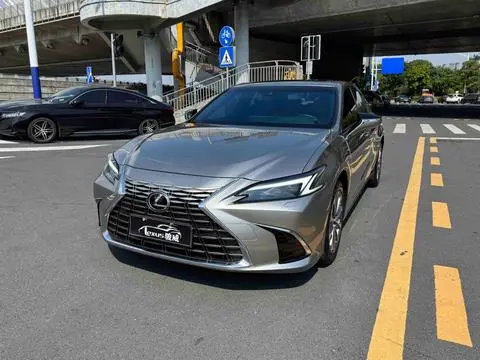 Lexus ES 2025