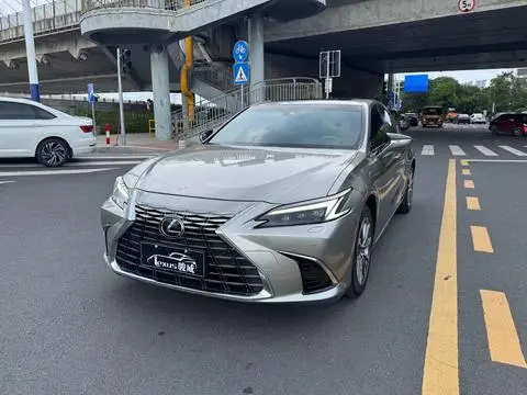 Lexus ES 2025