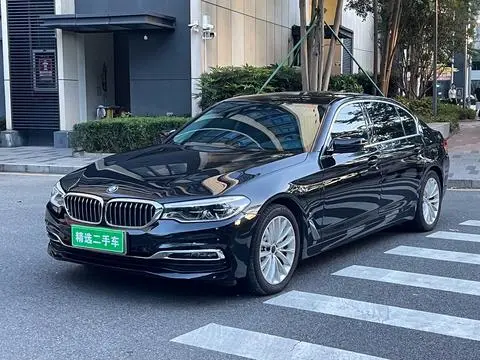 BMW 5 Series PHEV 2019 — фото 1