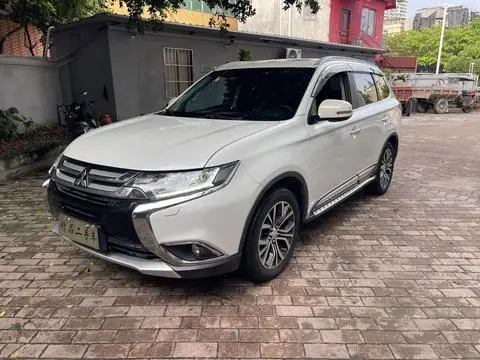 Mitsubishi 欧蓝德 2016