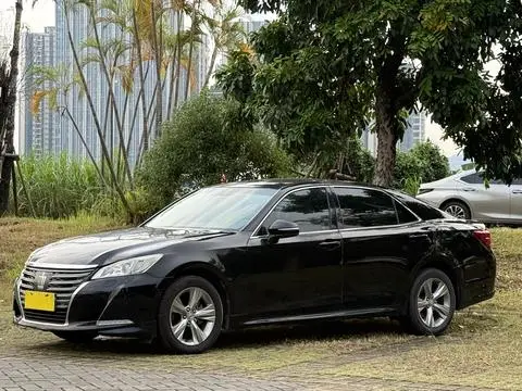 Toyota Crown 2015