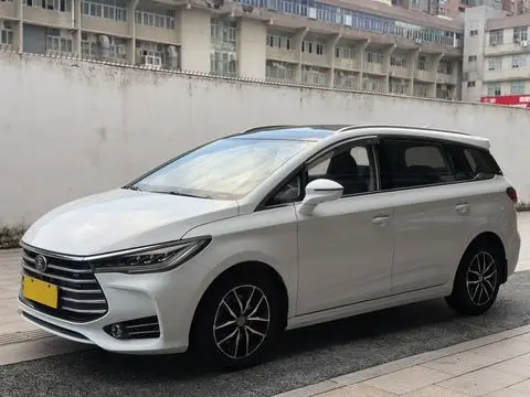 BYD 宋MAX 2018 — фото 1