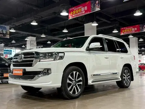 Toyota Land Cruiser 2019 — фото 1
