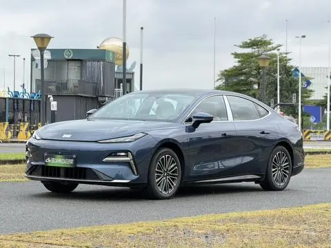 Geely 星耀8 PHEV 2025