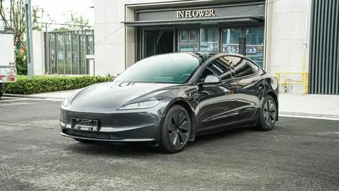 Tesla Model 3 2025 — фото 1