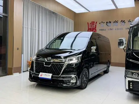 Toyota Hiace 2025 — фото 1