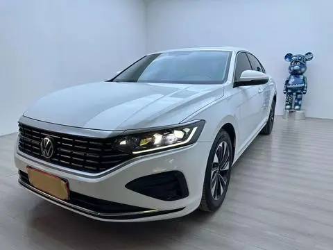 Volkswagen Passat 2023 — фото 1