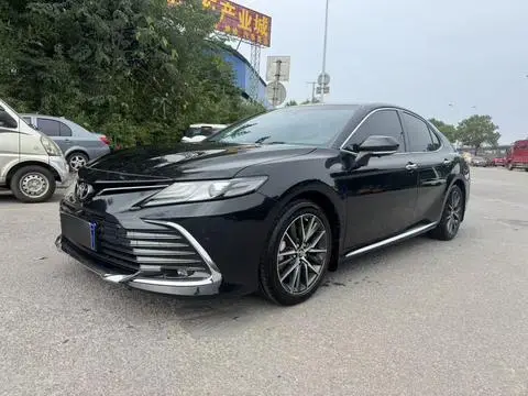 Toyota Camry 2023 — фото 1