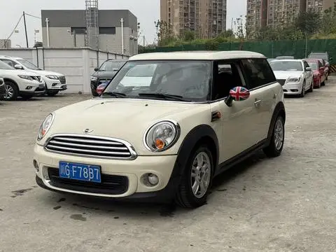 MINI CLUBMAN 2011