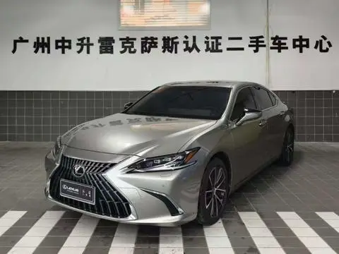 Lexus ES 2022