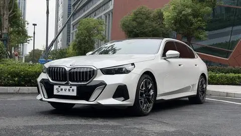 BMW 5 Series 2025