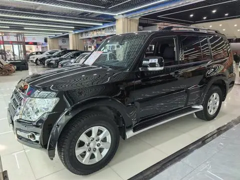 Mitsubishi 帕杰罗 2016