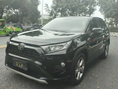 Toyota RAV4 2022 — фото 1