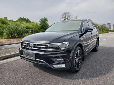 Volkswagen Tiguan L 2017 — фото 1