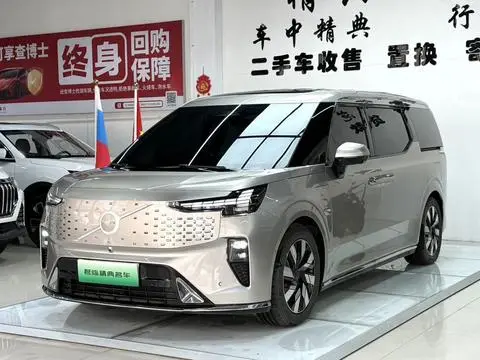 Volvo EM90 2025