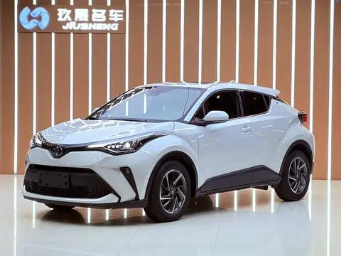 Toyota C-HR 2022 — фото 1