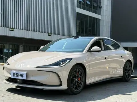 IM Motors 智己L6 2024