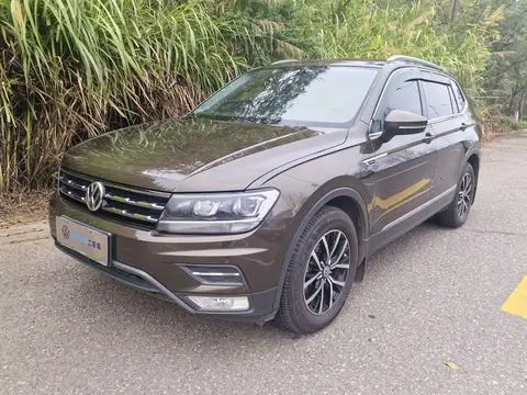 Volkswagen Tiguan L 2018 — фото 1