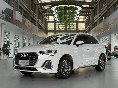 Audi Q3 2021 — фото 1