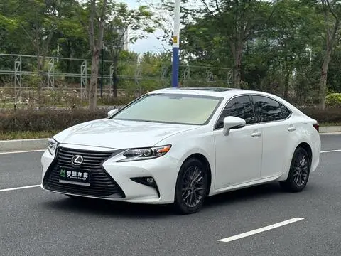 Lexus ES 2017 — фото 1