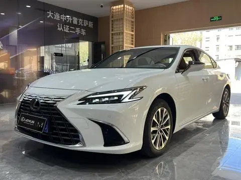 Lexus ES 2025