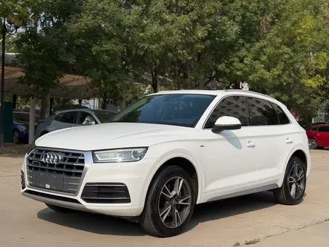 Audi Q5L 2018 — фото 1