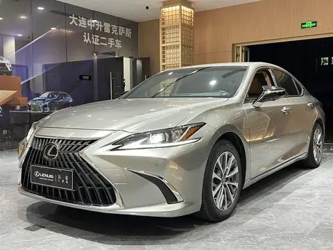 Lexus ES 2022