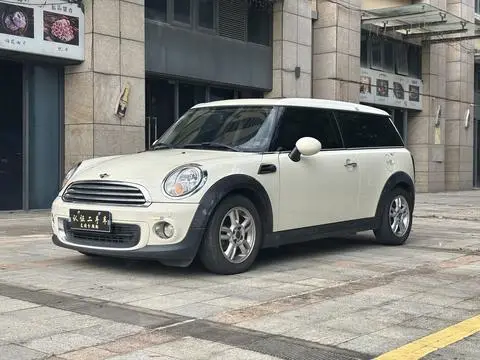 MINI CLUBMAN 2011