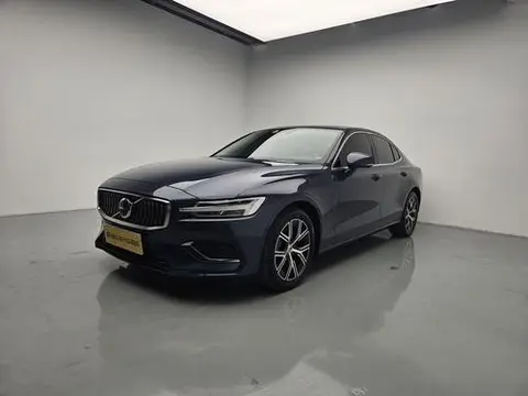 Volvo S60 2023 — фото 1