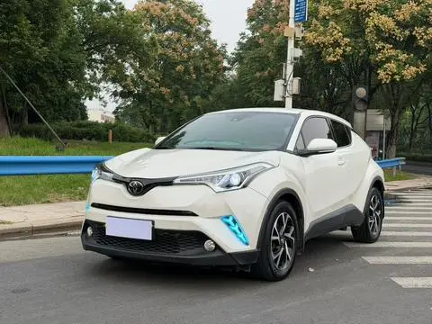 Toyota C-HR 2018 — фото 1
