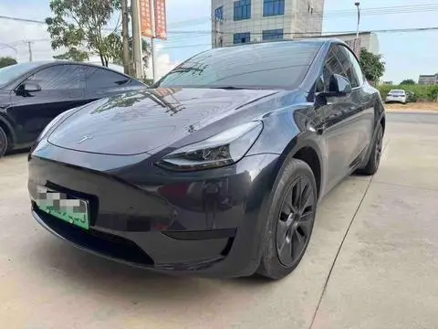 Tesla Model Y 2024 — фото 1