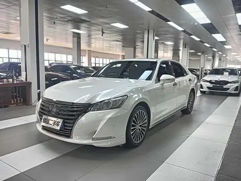 Toyota Crown 2017 — фото 1