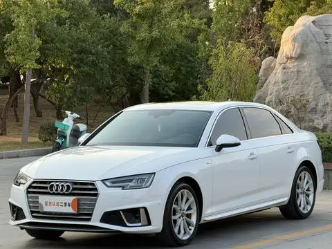 Audi A4L 2019 — фото 1