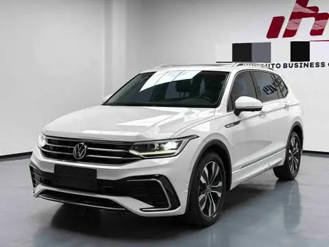 Volkswagen Tiguan L 2022 — фото 1