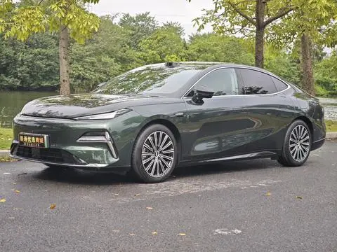 Geely 星耀8 PHEV 2025