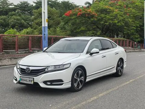 Honda 思铂睿 2015 — фото 1