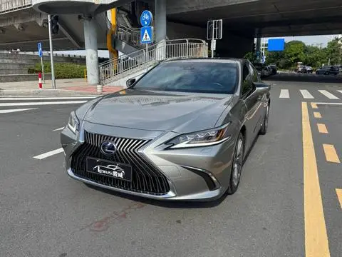 Lexus ES 2020