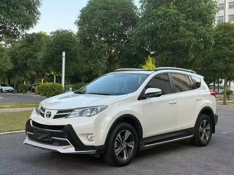 Toyota RAV4 2015 — фото 1