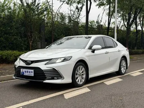 Toyota Camry 2021 — фото 1